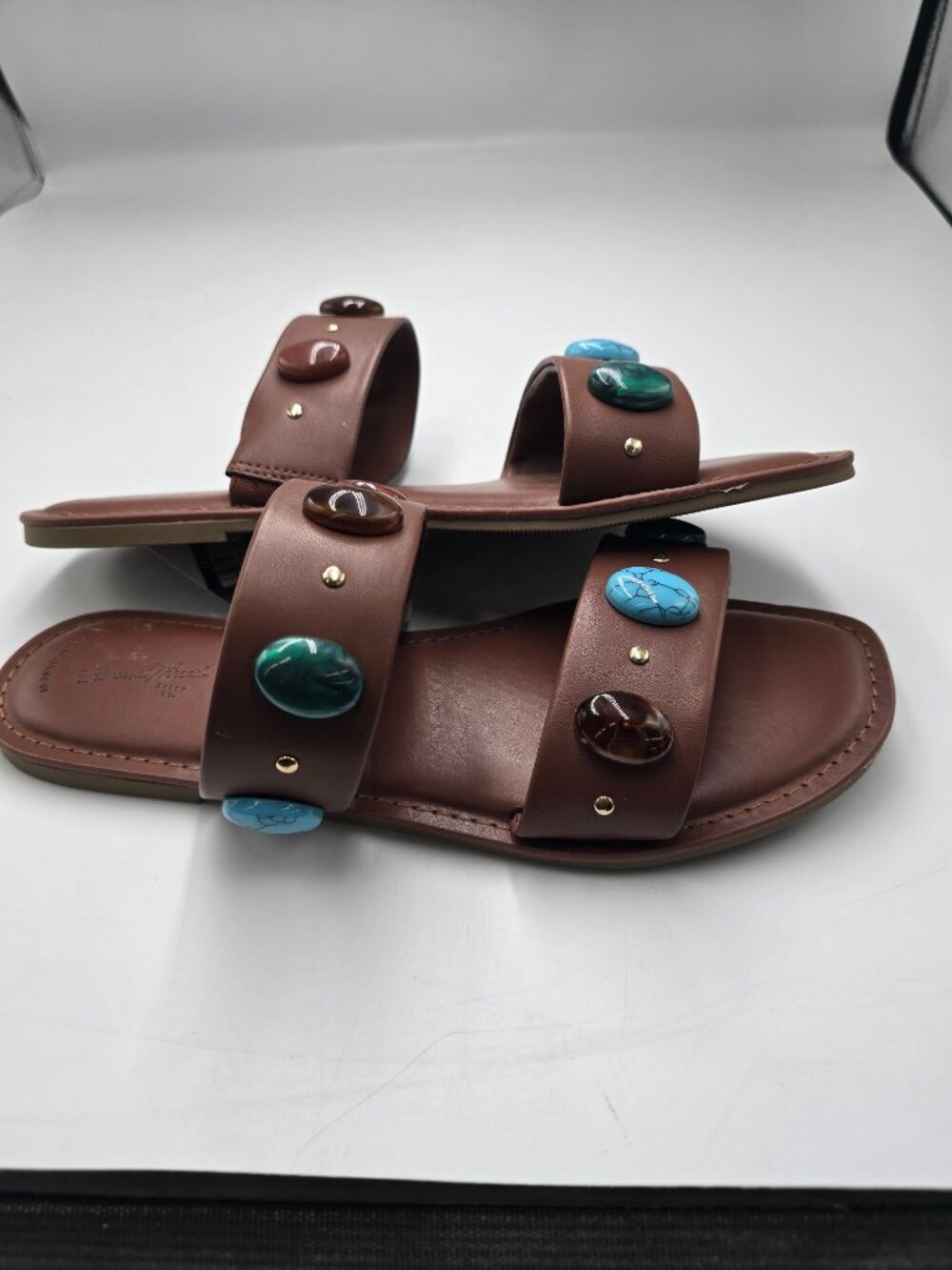 Universal Thread Sandal - Picture 2 of 3